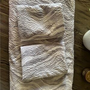 DKNY Marbled Gray & White Elegant Duvet Cover Bedding